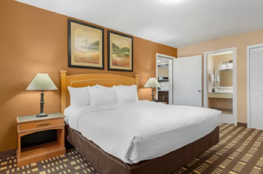 Quality Inn & Suites Plano East - Richardson