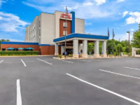 ハンプトン イン & スイーツ グローブ シティ スプリングフィールドのホテル