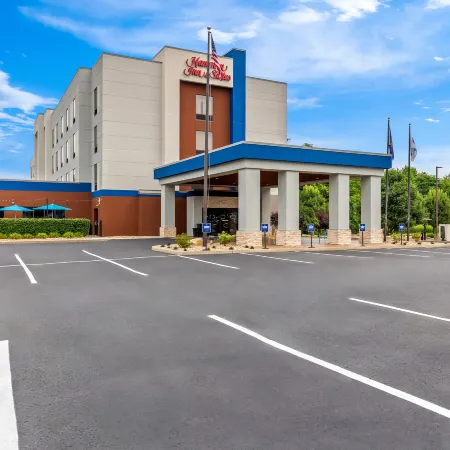 Hampton Inn & Suites Grove City