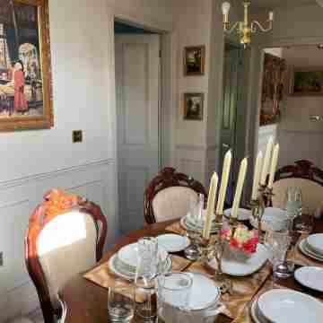 Pheasant's Hollow, traditional English 2 bed appt central Harrogate FREE PARKING Dining/Meeting Rooms