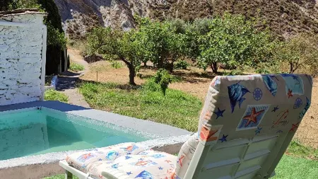 Cozy farmhouse with pool in La Alpujarra Отели в г. Орхива