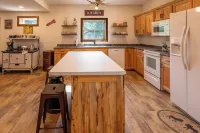 NEW 4-bedroom house , VIOLA SUITE SPOT  check out the GREAT rates for 2025