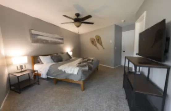 Cozy Condo in Mount Hood Village! A short drive to hiking & Mt.Hood ski resorts!