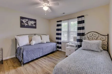 Charming 2-Bd 1-Ba home in Easley near GVL & Clemson w/ WiFi, Self check-in & AC