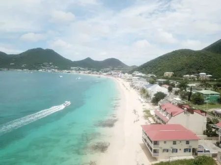 Novels Villa is Family friendly home with the Caribbean Sea as your backyard Отели в г. Горанд-Кейс