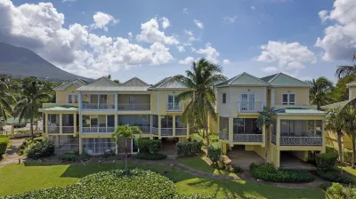 Pirate's Cove:  A Stunning Beachfront Villa on Beautiful Pinney's Beach 住宿飯店