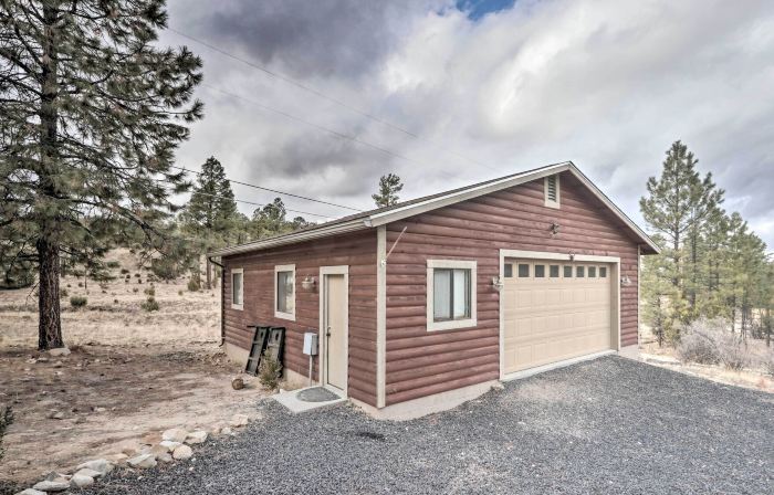 Fire Pit + Game Room: Heber-Overgaard Cabin!