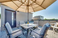 Boise Townhome w/ Rooftop Deck, 2 Mi to Downtown! - Apartments