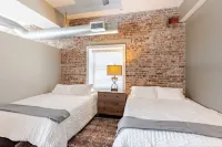 Luxury Downtown Indianapolis 1Br, Walk to Gainbridge, Convention Center - Apartments