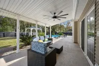 New! Cozy 4bd with pool in Summerville