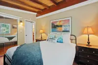 Fall Getaway ~ 5 BR Family Retreat, Game Room, Fire Pit, Minutes to SkyPark