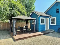 Charming 2-bedroom house in Albany with AC, WiFi Hotels in Albany