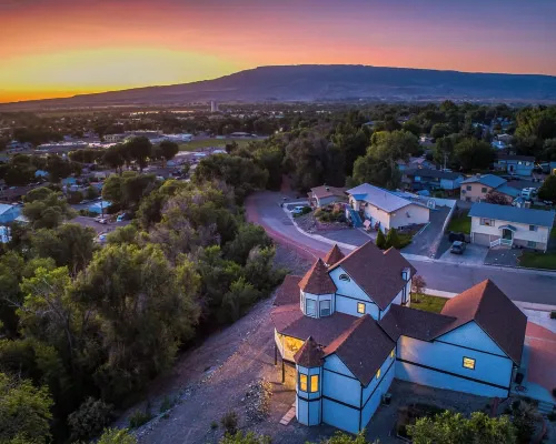Delta Grand Victorian - Amazing Views! Ping Pong and Cornhole! Hotels in Delta