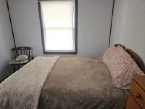 Charming 3-bedroom, 2 bath-room house with WiFi and AC in Lewes.