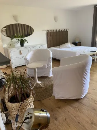 Studio in a bucolic setting, mountain view, terrace and fireplace Отели рядом с достопримечательностью «Carmel»