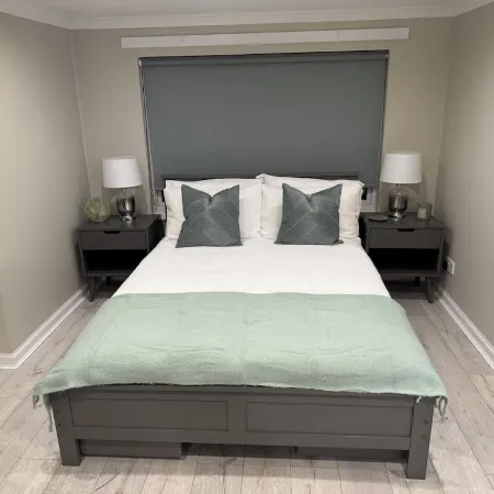 Newly Renovated Room With Private Bathroom - Sleeps 3 - 2 Beds