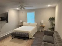 Spacious 3-bedroom corporate apartment with WiFi, AC in lovely Kenner