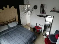 Private gite / vacation home with swimming pool private and secure parking... Hotels in Lillers