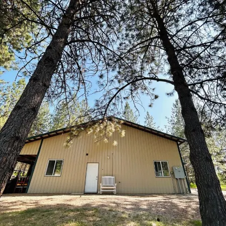 Cozy apartment nestled in the hills of Kettle Falls overlooking Lake Roosevelt.
