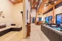 Stunning Ocean View-Rainforest Villa. Concierge, Breakfast/Housekeeping M-F.