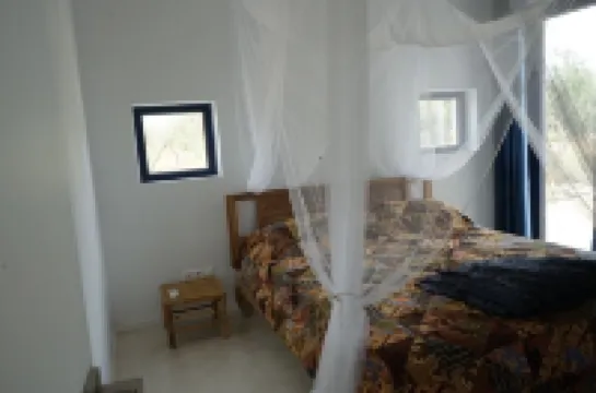 Quiet house in southern Crete, picturesque sea and mountain views, beach within walking distance