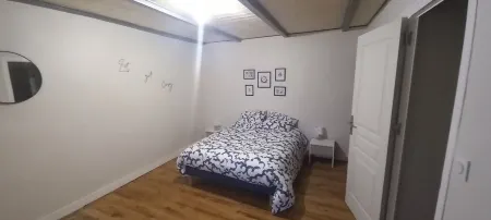 In the heart of the village of Locronan. Отели в г. Локронан