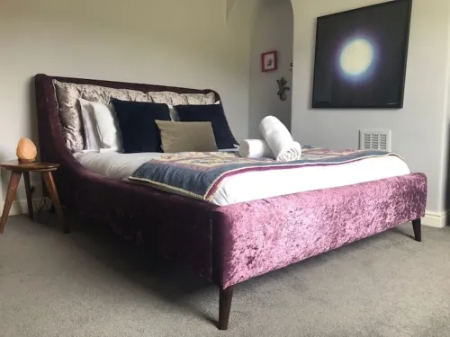 Come & enjoy this gorgeous 7 bed Riverside Retreat. Hotels in Cononley