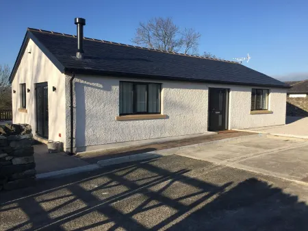 Crooklands Cottage at Austwick Отели рядом с достопримечательностью «Уайт Скар Кейв»