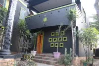 Afro Rasta Kumusha is a home away from home with a loving Rasta Family. Peace!!! Hôtels à proximité de : Terra Nova Seedlings