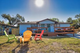 Charming 2-bedroom duplex in lovely Nokomis. 12 min walk to beach pet friendly