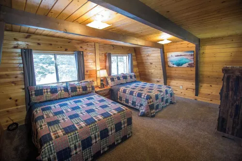 Large Open Cabin - 30 Miles to Yellowstone - WiFi