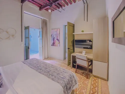 Enchanting suite with WiFi, King size-bed in Puebla. excellent location.