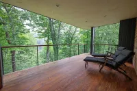 Woodstock House on 35 Private Acres Mountain Views