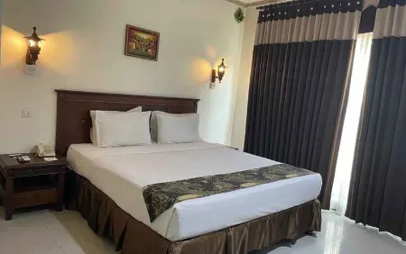 Yusro Hotel Restaurant & Convention