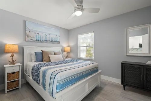 Explore Manasota Key, Walk to beach, bikes, kayaks in charming 1-bedroom cottage