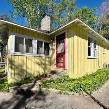 Wells On the Water -A Tiny but Mighty Cottage on Loon Lake
