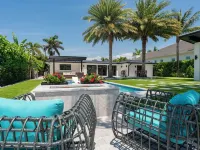 Beautiful views of Naples Bay and walking distance to 5th ave!