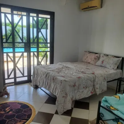 Maison Paisible Avec Arbres Fruitier et Gazon Naturel Hôtels à : 