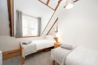 Seaside retreat, just steps from sea at Seabreeze Cottage, Seatown, Gardenstown Hotels in Gardenstown