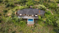 Mhondoro Safari Lodge & Villa