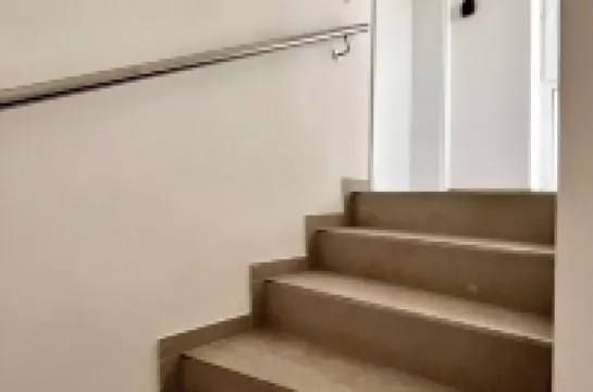 Brand new modern apartment suitable for fitters 本斯海姆酒店