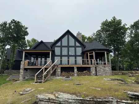 Diamond Bluff Lodge on Greers Ferry Lake