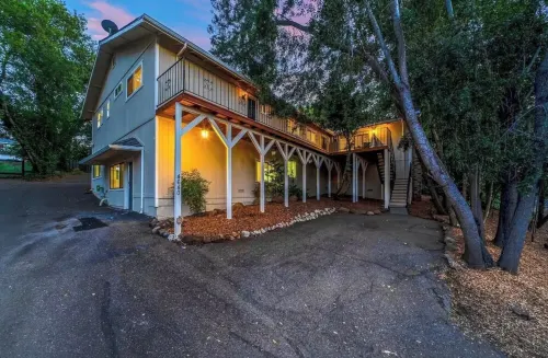 Villa Vino! Spacious 6Bd + Hot Tub in Wine Country