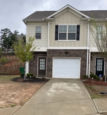 Comfy Cozy townhouse Hotels in Stonecrest