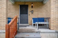 Charming 2-bd Apt in delightful Deer Park, OH with AC & strong WI-Fi