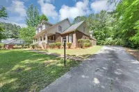 Family Retreat let this serene cul-de-sac jewel rejuvenate your mind and spirit.