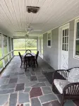 Charming Waterfront 2Bd Home Hideaway for Cozy Winter Rental in West Oc