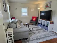 Charming 2-bedroom cottage in Craig--Walk to Shops, Dining & Downtown Activities Hotels in Craig