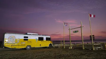 Sleeping in the Historic Bus 15 minutes from Seville surrounded by nature Отели в г. Альхарафе