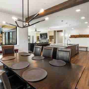 Luxurious Ski-In/Ski out adjacent Ski Slope side! Dining/Meeting Rooms